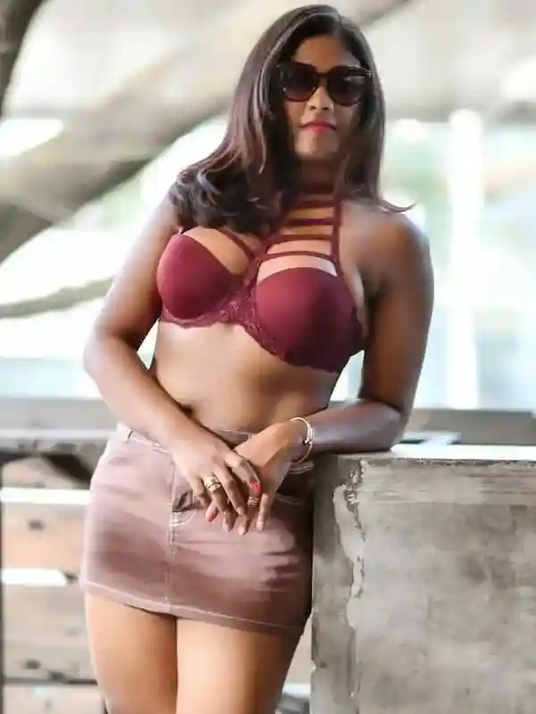 Elite Young call girls in Mumbai